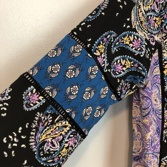 Style & Co NWOT Women’s Small Multi Color Print Split-Neck Top - Picture 4 of 9